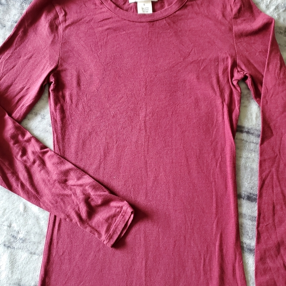 Planet Gold burgundy tee - Picture 5 of 8